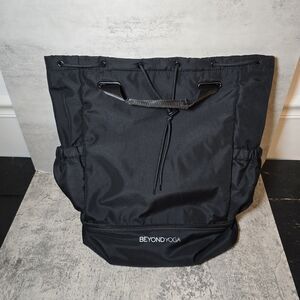 Beyond Yoga Convertible Gym Mat Bag  Black Adjustable Straps Backpack Travel